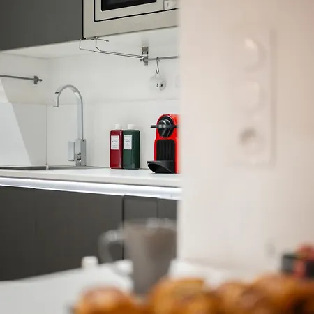 Charme Nicois Avec Terrasse En Apartament