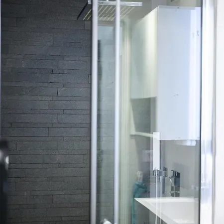 Charme Nicois Avec Terrasse En Apartament *