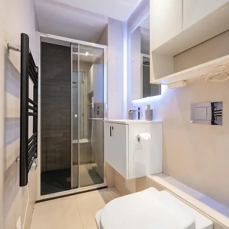 Charme Nicois Avec Terrasse En Apartament *