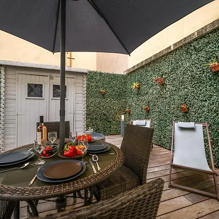 Charme Nicois Avec Terrasse En アパート ニース