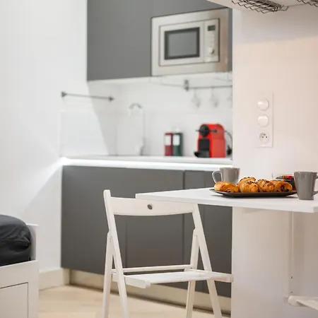 Charme Nicois Avec Terrasse En Apartment *